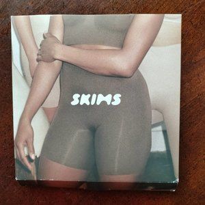 Skims Kim Kardashian Sculpting short mid thigh Sand 2X/3X